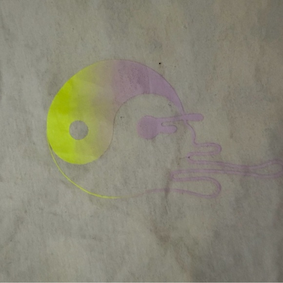 Fabletics cropped graphic tee with yin yang - Picture 3 of 5